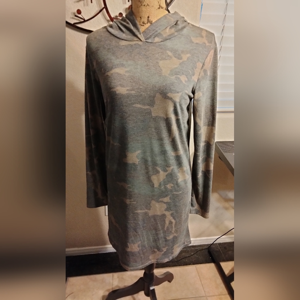 Tresics Army hoody dress is so cute look new with no tag. You will love it.